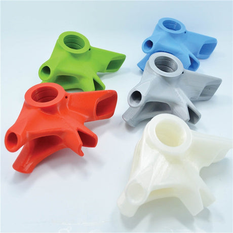 為了要讓此次的評比具有說服力以及根據性，我們使用Ultimaker 3D列印機，透過7種不同的3D列印材料印製腳踏車支架，來觀察列印成品之間的差異，趕緊來看看吧！7張圖絕對讓你秒懂Ultimaker線材的差異性。