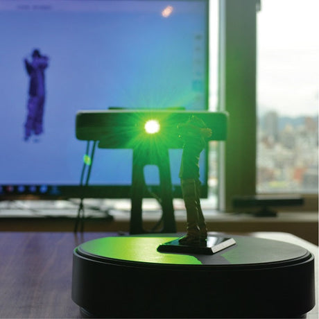 掃描物件尺寸以小型為主，可考慮Einscan-SE桌上型3D掃描器，此款體積更輕巧，且價格便宜許多，更重要的是操作上面與EinScan Pro+一樣簡單好上手，非常建議給有掃描小型公仔模型需求為主的你唷~