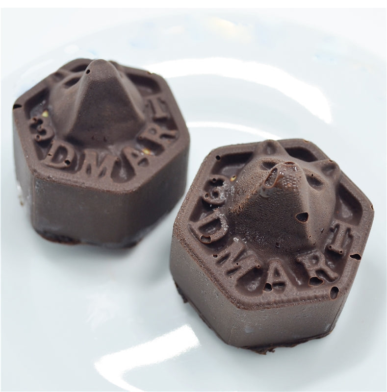 你想的到用3D列印來做月餅模型嗎?只要將製作好的3d檔案用3d列印出來，進行酒精拋光讓表面平滑後，用這個模型做矽膠模，再用此模具來製作月餅或其他小點心，若你手邊剛好有一台3D列印機，趕快自己也來DIY一個月餅(蛋糕?!)吧!