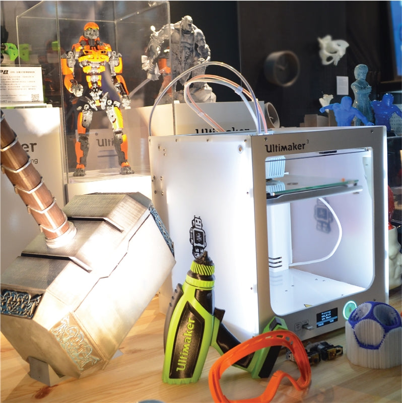 一年一度的大型盛會makerfaire於昨天圓滿結束囉! 這次我們帶了許多厲害的樣品，包括魔獸世界角色、3D列印空氣管槍、機器人、雷神大鐵鎚等。並在現場用3D列印機列印小樣品....