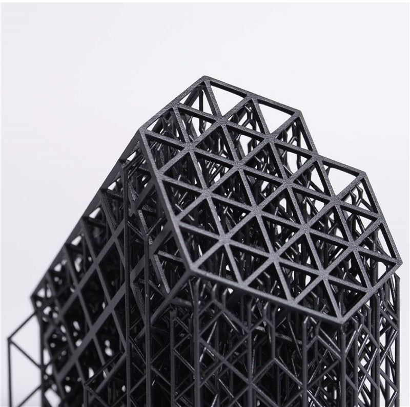 立體光刻（SLA）是使用雷射光逐層固化光敏聚合物樹脂的3D列印方法。本文概述了SLA列印過程，展示使用SLA列印零件的限制和優勢，並討論了最常見的SLA材料。