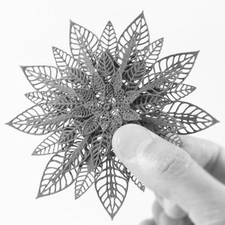 Sinterit Lisa 3D列印創新時尚，服裝設計師應用柔軟材質製作泳裝的獨特飾品，為南非小姐增添風采並成功晉級。