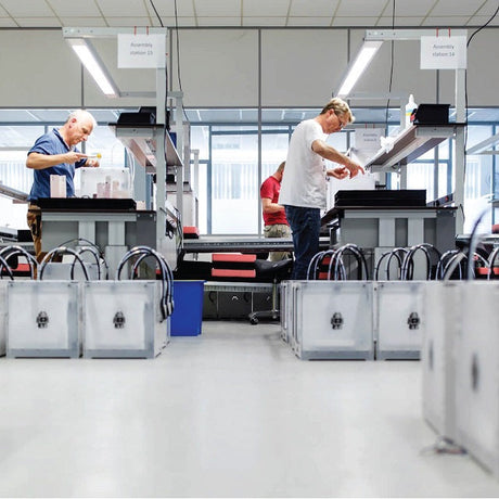 Ultimaker的生產工廠幕後發生了什麼？我們的高級副總裁供應鍊和製造部門Steve Harris以及FBRC8運營總監Erin Oliver在近期回答了我們社群這個問題。