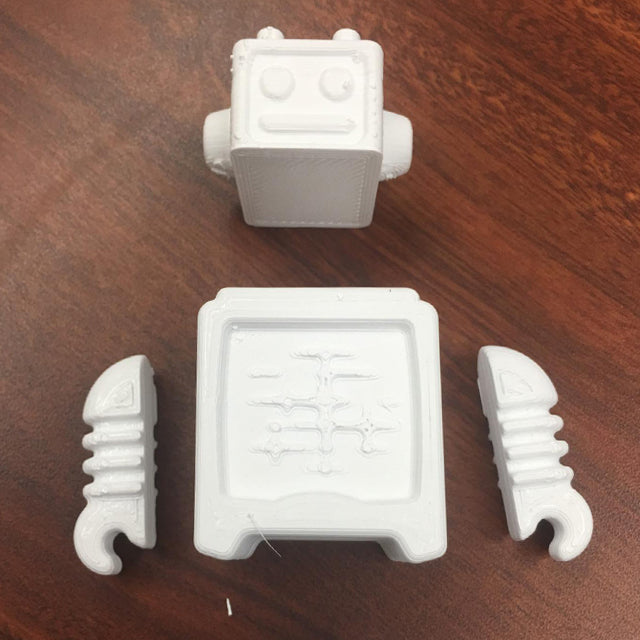 線上建模也能很厲害！究竟這群學生式如何用Tinkercad線上軟體就將Ultibot-D模型改為互動式機器人呢？