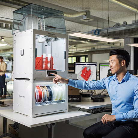 Ultimaker S5 Pro Bundle 全新上市！完美整合全新系統，包含自動換料、除溼防潮、空氣濾淨等，完全整合版3D列印功能馬上看！