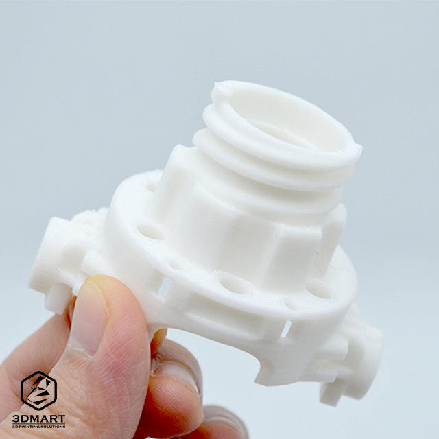 3D列印很多種，單噴頭、雙噴頭、龍門式、封閉式，而工業級與玩家級的3D列印機又有哪些差別？今天就用工業零件為Ultimaker 3D列印機和Prusa I3 MK3S進行大比較！