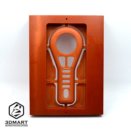 不同於3D列印的「加法製造」，CNC銑床加工技術屬於「減法製造」，是藉由刀具來切削原料塊後成型，完全不同的製作方式，連金屬材質都能快速雕刻，獨有特色往下揭曉！