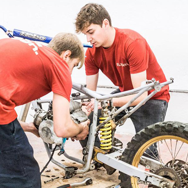 「國際智能摩托車挑戰賽」獎落誰家？3D列印越野摩托車，強度、速度、阻力、穩定性嚴格把關，製作速度兩倍快！高耐磨、低靜電材質怎麼選？ELISAVA車隊歷程馬上看！