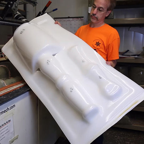 大型人體醫療輔具，製作效率翻倍快！美國專業醫療輔具團隊「JAS」，結合工業用真空成型技術，矯正手臂、腰部、頸部、腿部多部位，每個月生產量高達2000，製作過程馬上看！