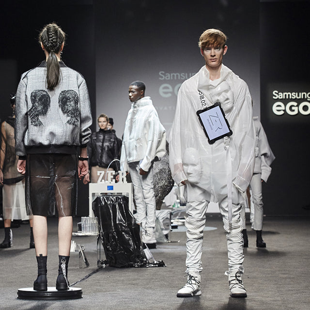 時尚品牌「ZER Collection」在2020年馬德里時裝週，設計12套3D列印的服裝作品參展，透過3D列印技術，服裝不但有時尚美觀效果，同時具備透氣、彈性等運動機能性；透過數位化生產，也成功解決傳統服裝設計過程中，多達30％布料被修剪丟棄的浪費問題！