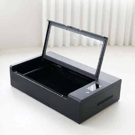 新一代FLUX HEXA 超規格智慧雷射切割機，主打以簡單直覺的使用操作、完善的軟硬體設計，提供更好的售後服務，以解決大量的雷雕與雷切專業需求！在軟硬體上的升級與優化，提供企業和創作者性能優異的數位創作設備，幫助各位專業職人在更有效率的工作環境中，展現絕佳商業成果！就讓HEXA 來告訴你什麼是效率！