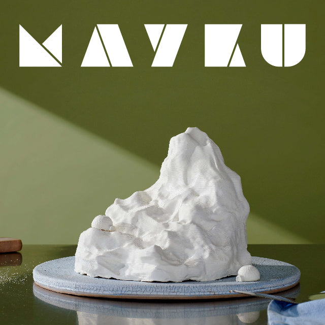 保羅·安德魯·揚(Paul A. Young)是一位獲獎無數的巧克力製作達人，他提倡與工藝結合，具備獨特的創造力，創造獨特的巧克力產品。他和他的團隊使用新鮮原料和定制模具完全手工製作小批量生產作品。Mayku Multiplier與他們合作，製作一種獨特的冰山造型的甜點。一起來看看是如何被製作出來吧！