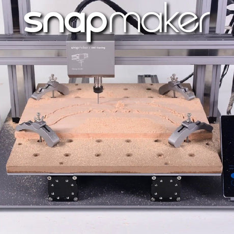 大部分人都知道Snapmaker是高性能3D列印能力，但同時也是一台出色的木工雕刻機。Snapmaker三合一 3D列印機提供CNC木工雕刻功能，讓您實現比手動切割工具更精確的切割，實現精美且複雜的設計。